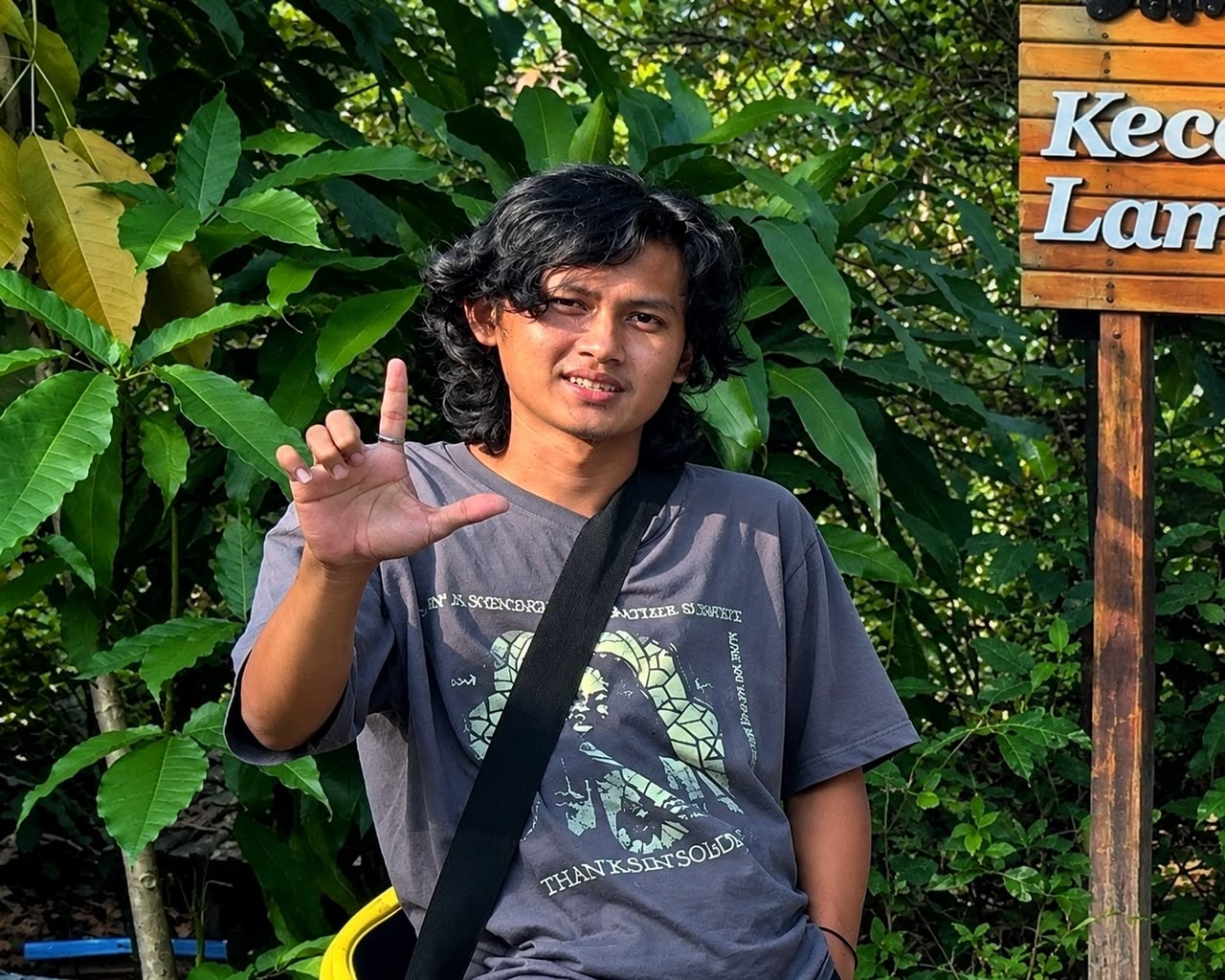 foto fesol sedang bergaya